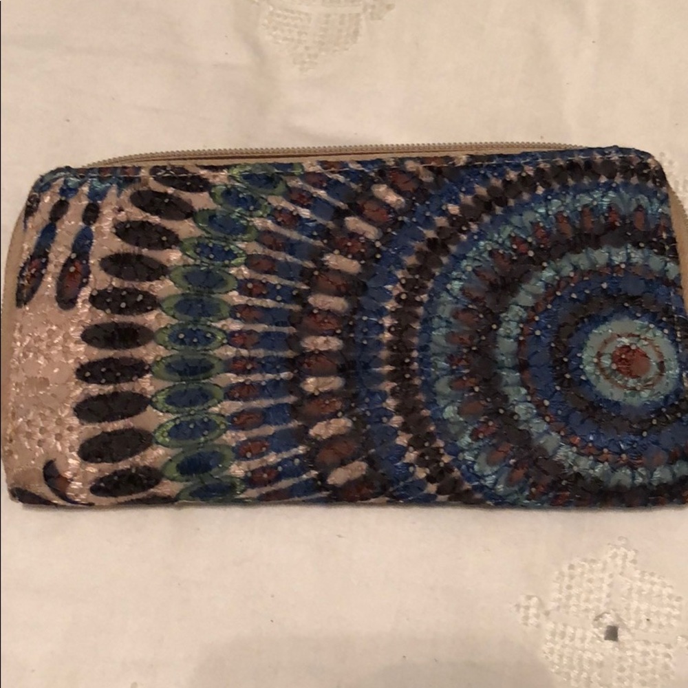 Stitched clutch